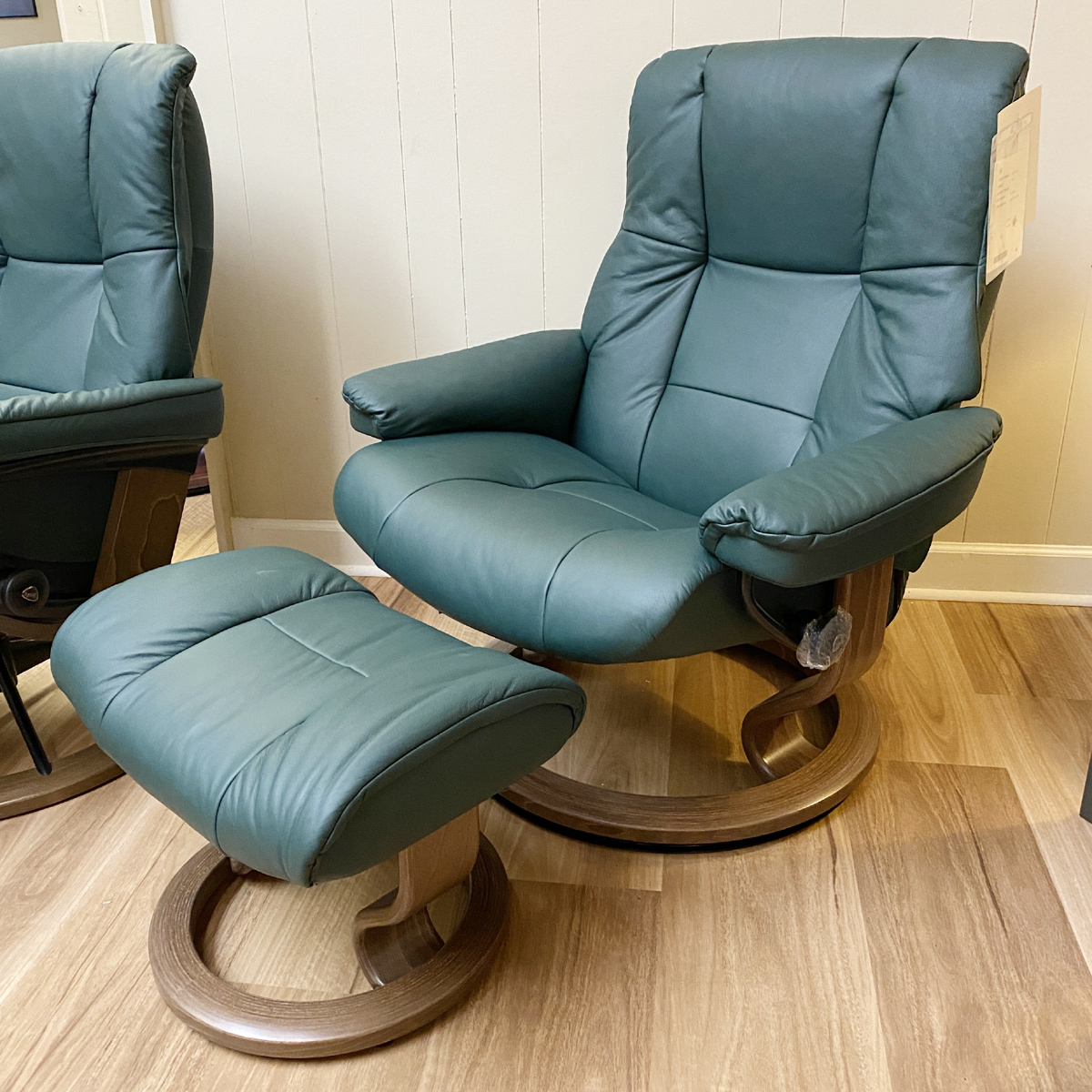 Stressless Chair & Ottoman - Click Image to Close